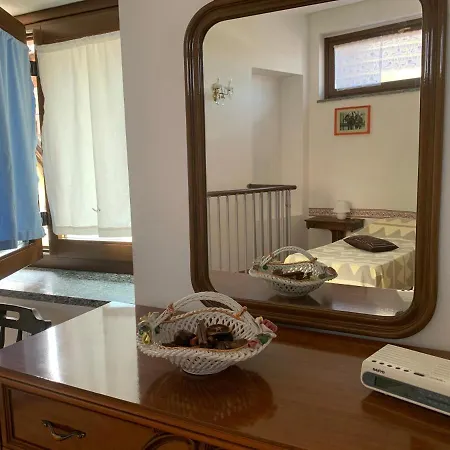 Holiday home Casetta Azzurra In Corte Medioevale *