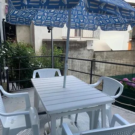 Casetta Azzurra In Corte Medioevale Holiday home *