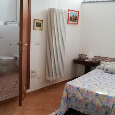 Holiday home Casetta Azzurra In Corte Medioevale