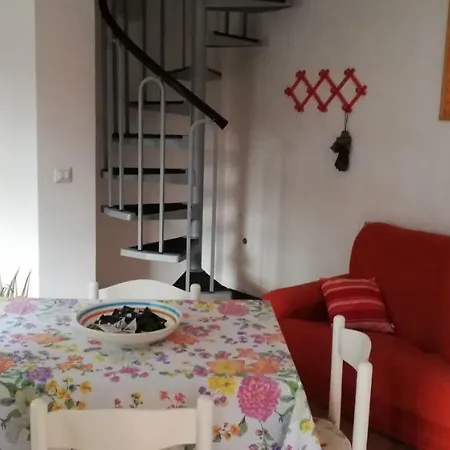 Casetta Azzurra In Corte Medioevale Holiday home Pisano
